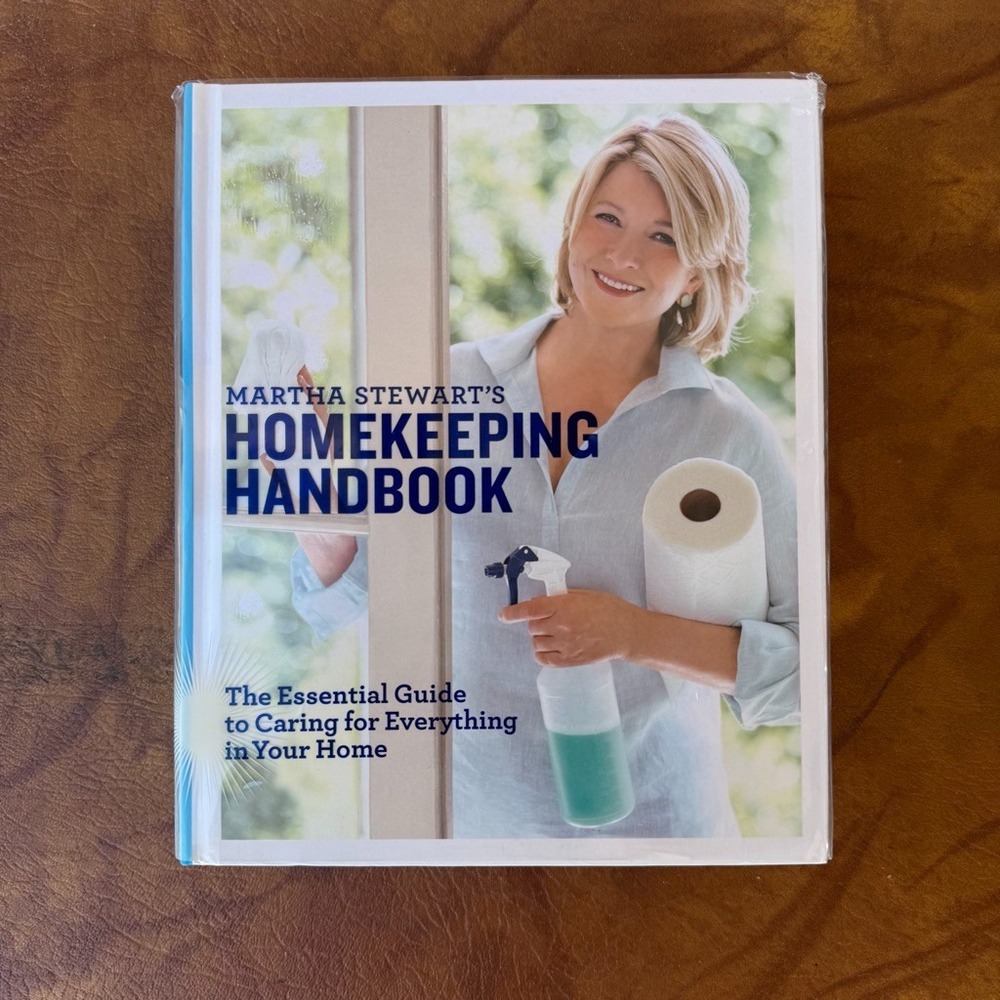 Martha Stewart Homekeeping Handbook 2006 First Edition Hardcover Cleaning Guide